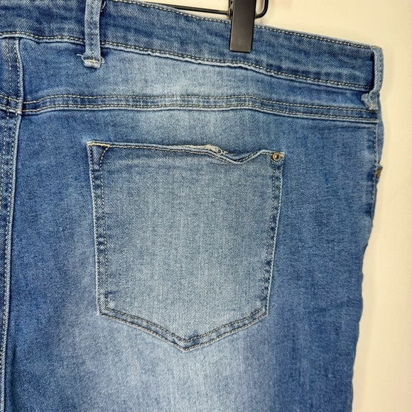 Reitman's Blue Distressed Skinny Jeans Size 22 - Picture 8 of 13